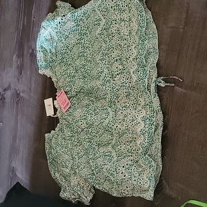 NWT Jennifer & Grace green print short-sleeve slightly cropped shirt. Women's xl